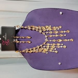 Alluring Paparazzi zi necklace